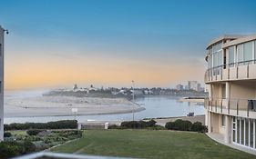 Luxury Beach Escape Sleeps 4 - Ocean View - Spa - Pool - Gym - Back Up Power